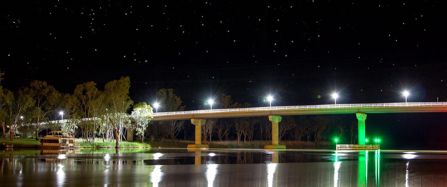 Berri bridge over the river Murray at night